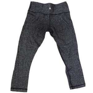 Size 6 Lululemon chevron black and white‎ cropped leggings